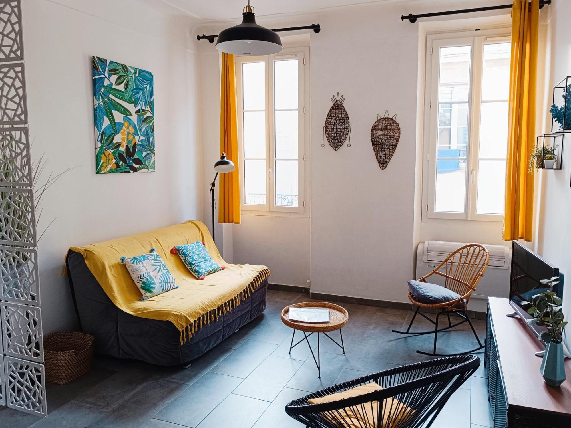 Appartamento Grand 2 pièces rénové climatisé, vieil Antibes, proche port Esterno foto