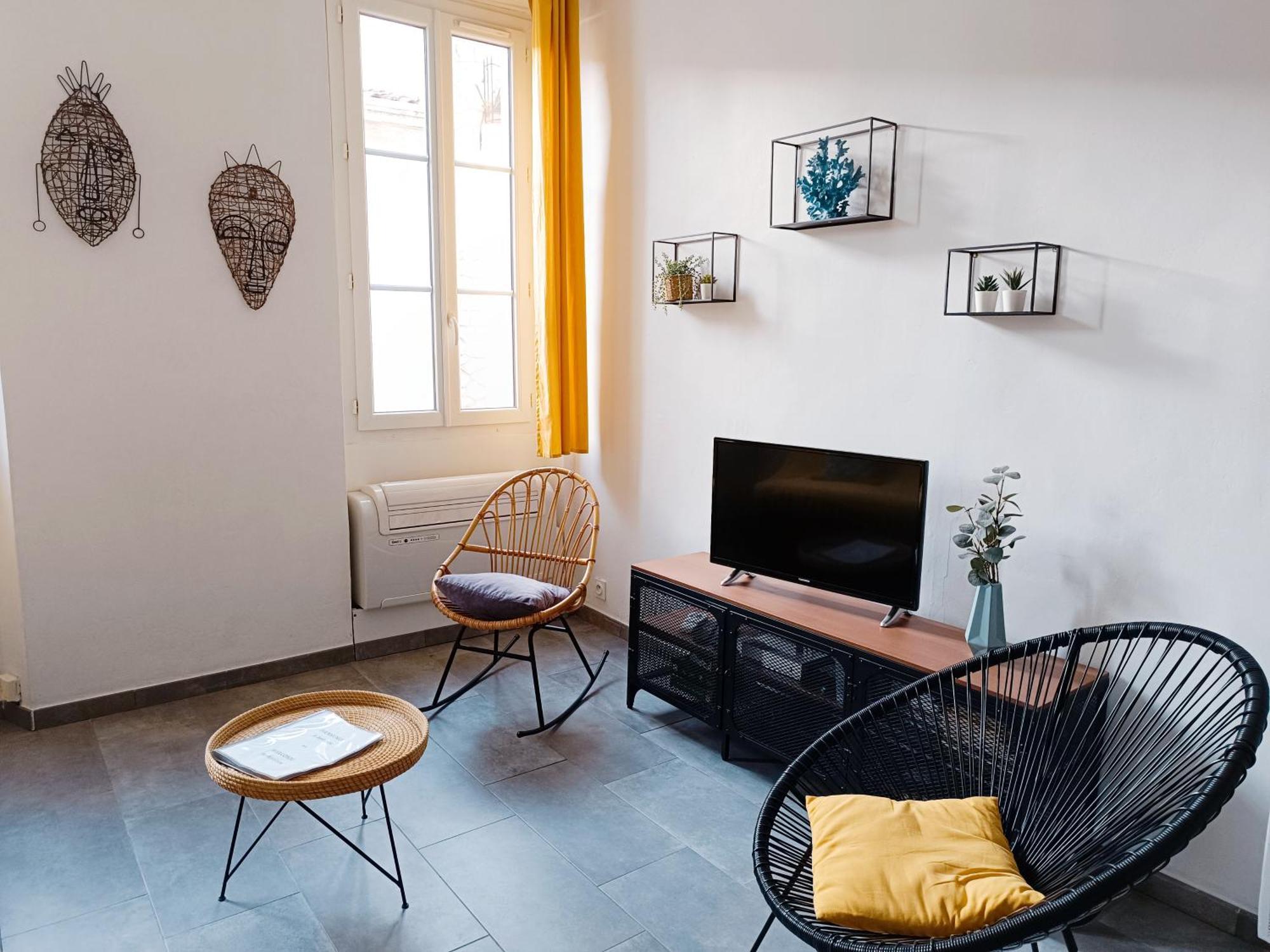 Appartamento Grand 2 pièces rénové climatisé, vieil Antibes, proche port Esterno foto