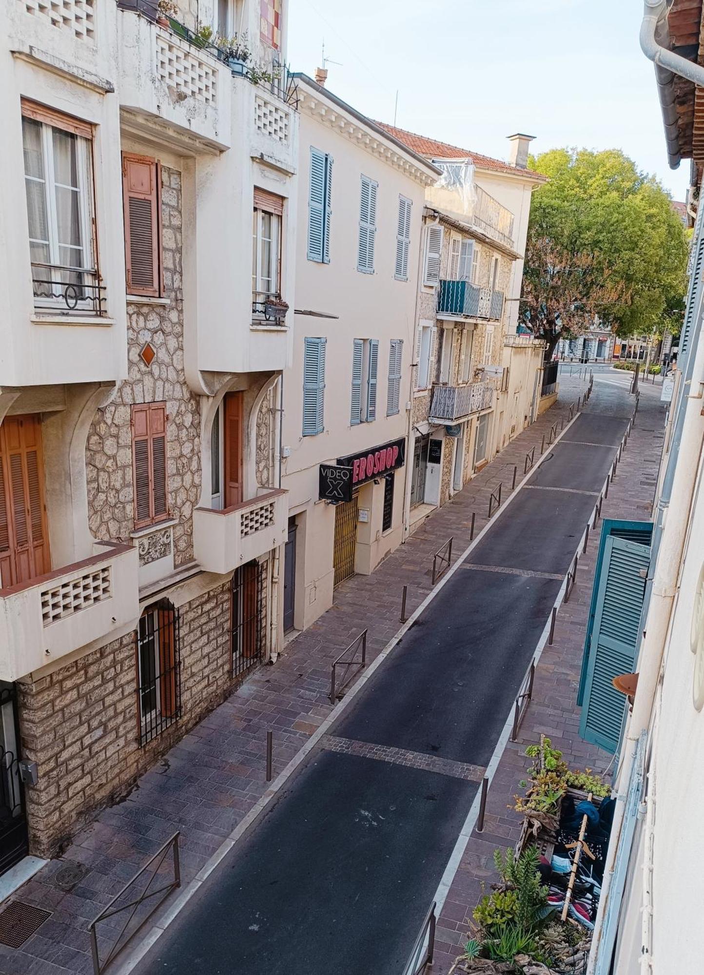 Appartamento Grand 2 pièces rénové climatisé, vieil Antibes, proche port Esterno foto