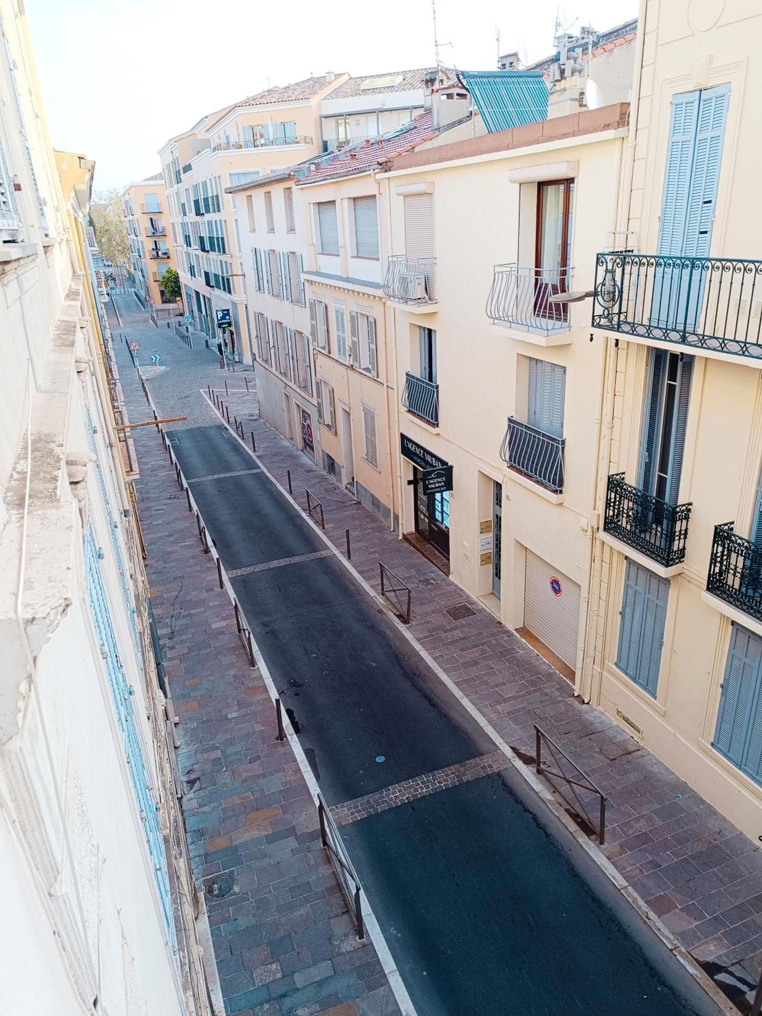 Appartamento Grand 2 pièces rénové climatisé, vieil Antibes, proche port Esterno foto